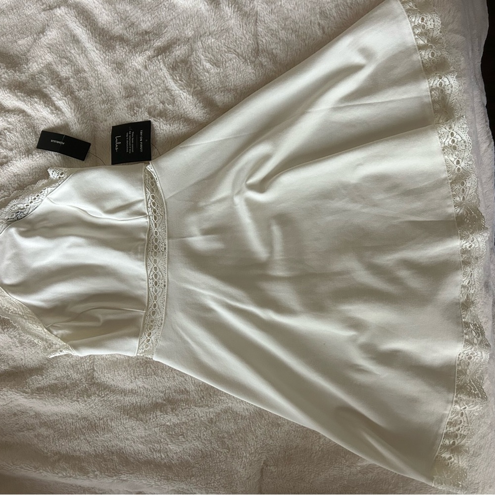Lulu's White Mini Dress with V-Neck and Sleeveless Design